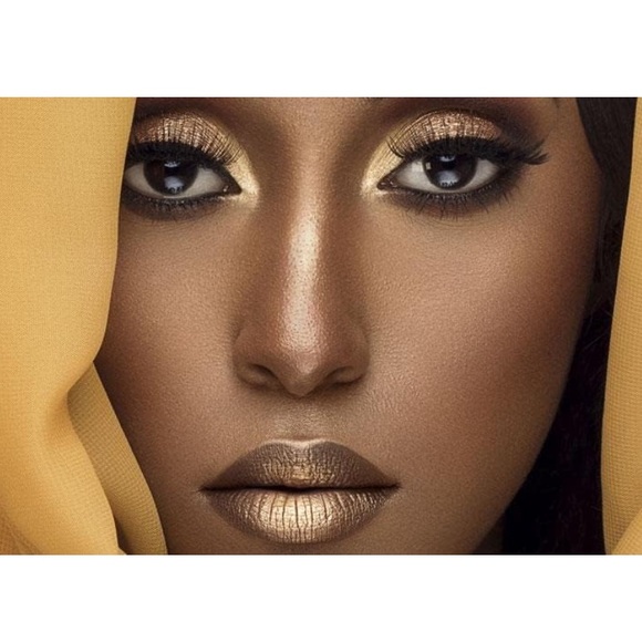 THE ROYALTY III By Juvia’s Loose Facial Highlighter - Picture 3 of 10